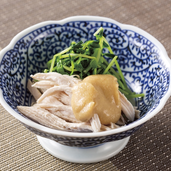 レンジで簡単！ 鶏肉と豆苗のごま味噌和え